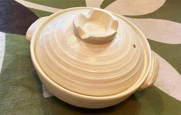 初の『猫鍋』にチャレンジ！　愛猫が見せた、元野良猫だからこその『反応』とは？