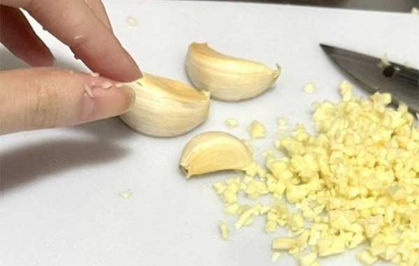 「石鹸いらないわ」「早く知りたかった」　しつこいニンニク臭を『２０秒で消す方法』とは？