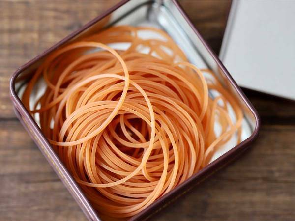 キッチン周りのちょっと困ることを、輪ゴムで解決！　キャベツを千切りする時は？