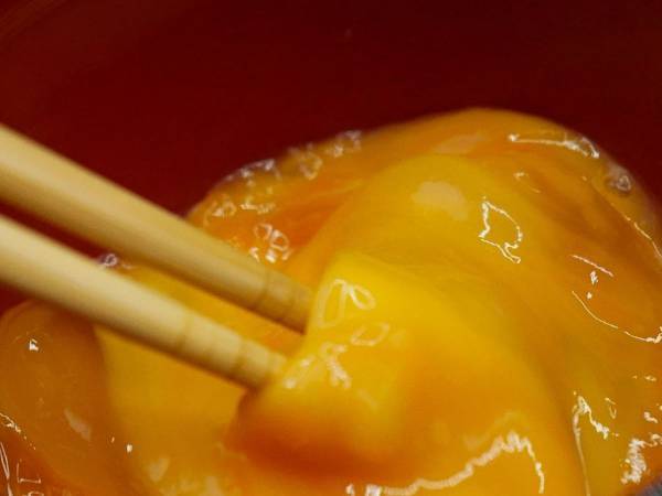 白身がドロッとならない卵の溶き方に「すっげ」「これは便利」