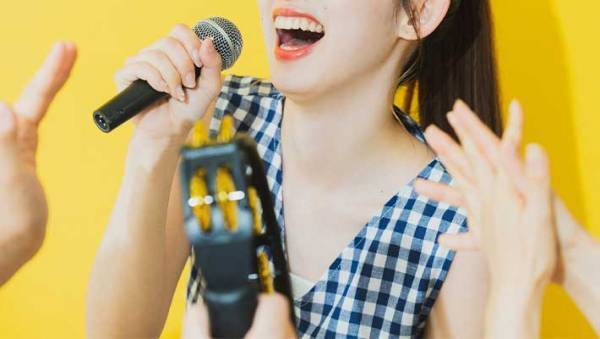 「音痴で恥ずかしい」「自分の声が嫌い」　１万人を指導した先生に聞く『歌うまになるコツ』とは？