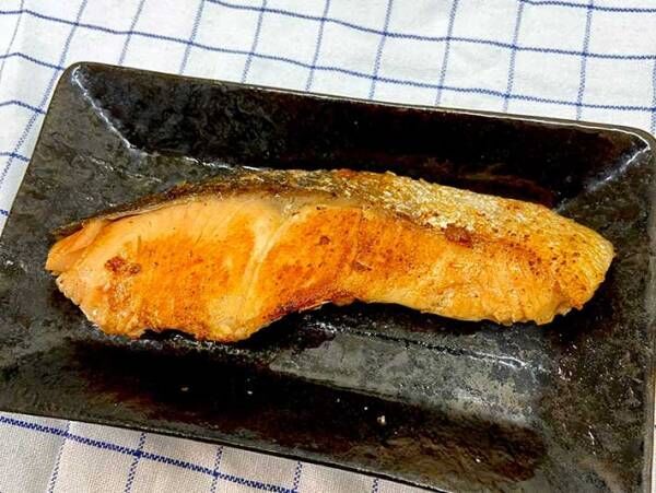 劇的においしくなる　鮭をフライパンで焼くコツは？　「これは簡単」「皮パリパリ身ふっくら」