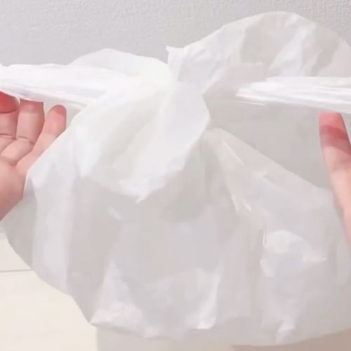パンパンのビニール袋を一瞬でしばる方法に「すっごい」　輪っかを作って…？