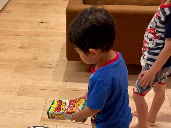 「仕事が終わったら一緒に食べよ」　２歳児がお菓子を差し入れた『相手』は？