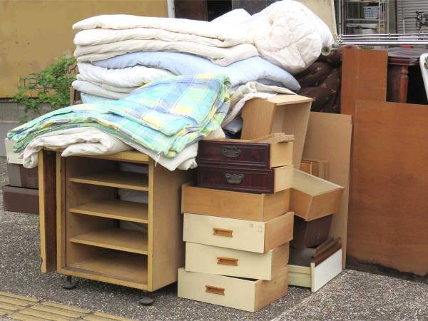 捨てる予定の粗大ゴミに添えられたメッセージが、「優しい想像力」と話題