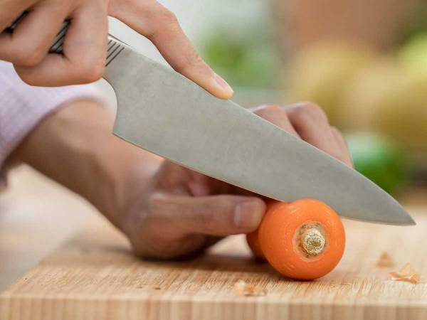 人参の千切りをあっという間に済ませる方法　「こんな裏技があったとは…」「目からウロコ」