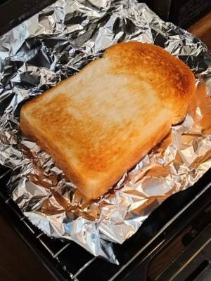 魚焼きグリルの意外な調理法に「その手があったか」　トーストがあっという間に…？