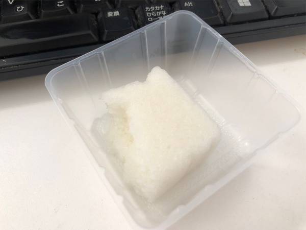 社内で勘違いが発生　事務員や係長が、掃除に使う『メラミンスポンジ』だと思った物は？