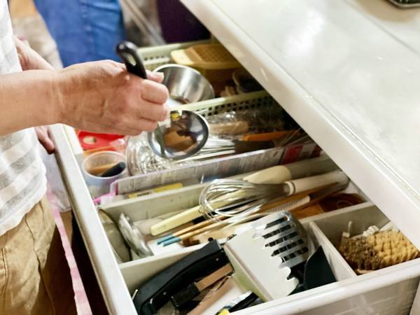 収納ボックスのズレを解消してくれる１００均アイテムが便利！　ダイソーグッズで整理整頓に革命を