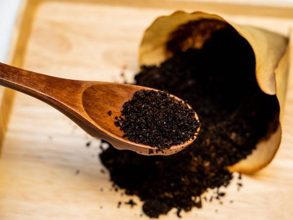 コーヒーかすをセットするだけで消臭剤に！　コーヒーかすを再利用するエコな消臭ポット