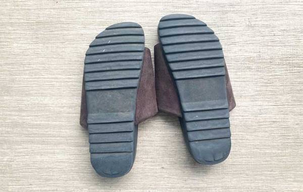 これでいつもキレイ！　ベランダに出しっぱなしのサンダルは〇〇すると、汚れない！