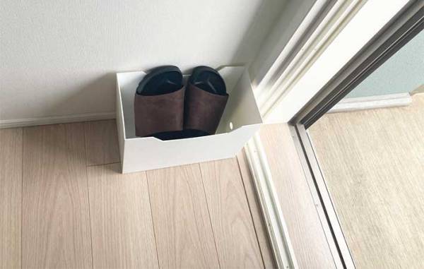 これでいつもキレイ！　ベランダに出しっぱなしのサンダルは〇〇すると、汚れない！