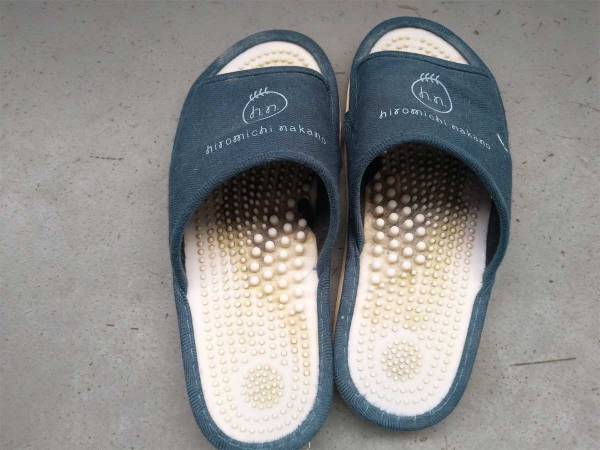 これでいつもキレイ！　ベランダに出しっぱなしのサンダルは〇〇すると、汚れない！