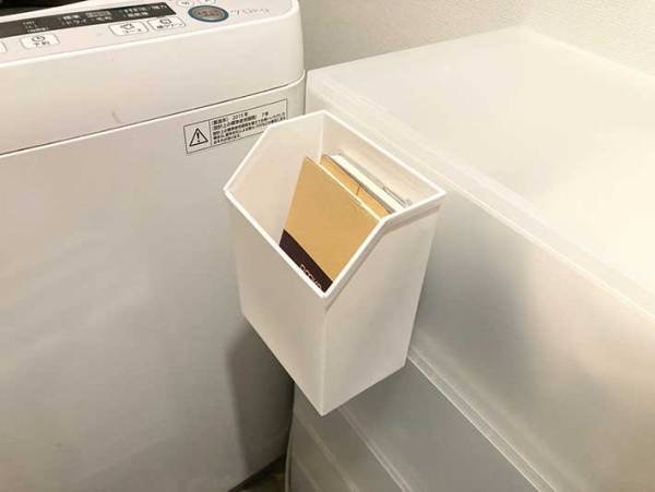 浮かせる収納が自由自在！　セリアで買える『魔法のテープ』を試してみた