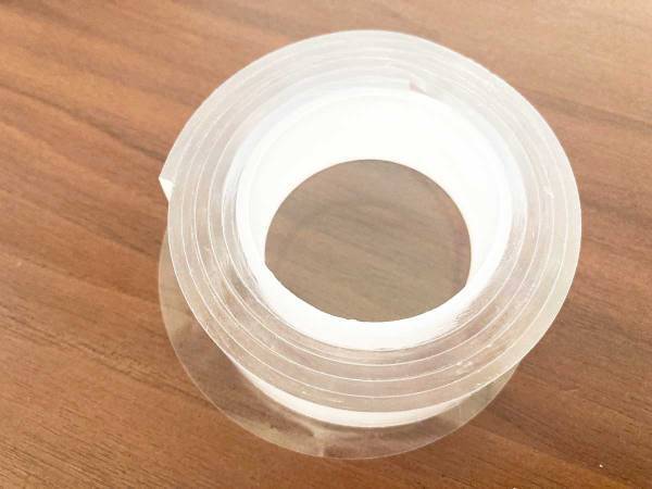 浮かせる収納が自由自在！　セリアで買える『魔法のテープ』を試してみた