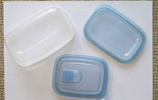 タッパーの隙間汚れをサッと落とせる『小さな棒』に「超スッキリ」「頼もしい」