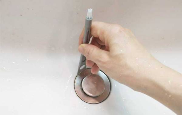 「最後に掃除したのいつだっけ…」　排水溝のしつこい黒ズミを落とす『アイテム』が優秀すぎた！