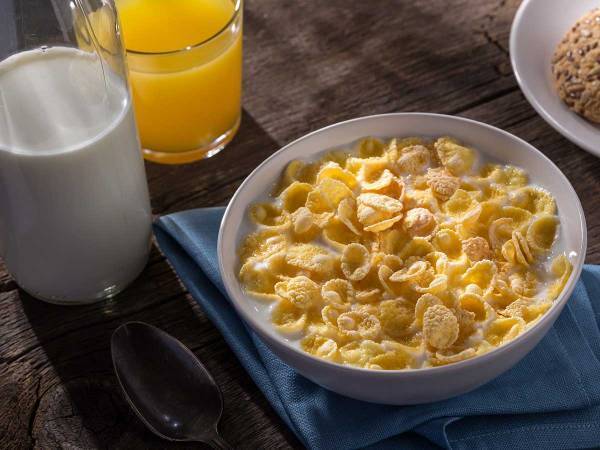 コーンフレークと合うのは牛乳だけじゃない？　味の素のレシピに「この発想はなかった」