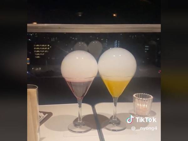 「つながったんですけど」　友達とカップルだらけのバーに行って腹筋崩壊