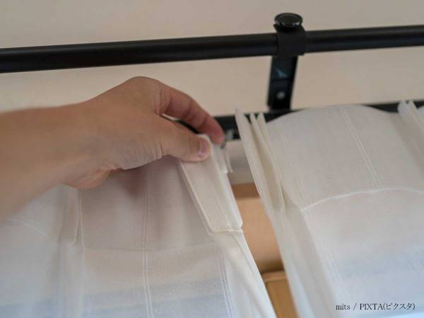 「カーテンのフックを外すのが面倒」　洗濯をより簡単にする技に「目からウロコ」「コレはいい」