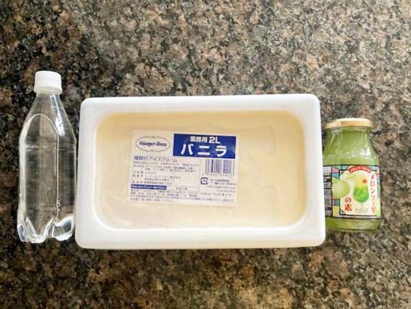 喫茶店の味を自宅で再現！　カルディ『メロンソーダの素』を試してみた