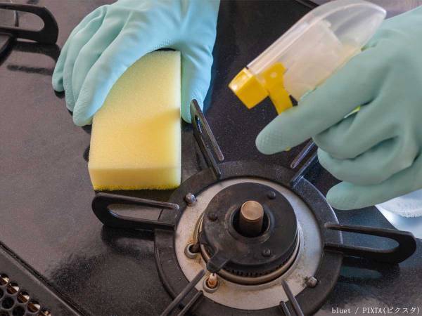 ガスコンロの油汚れによく使うアレ　意外と知らない『基本』が日々の掃除に役立つ！