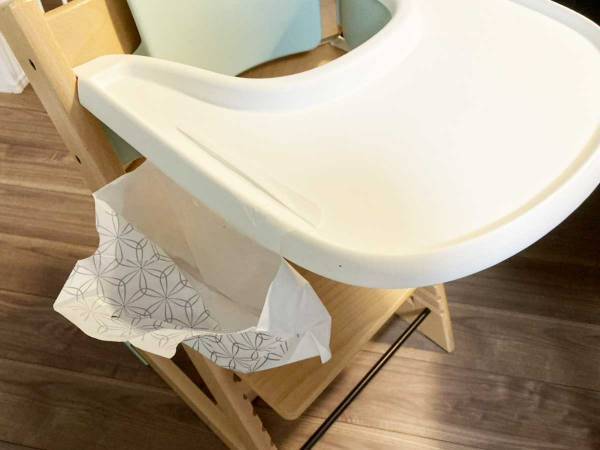 「ゴミ箱いらず」「こんなのほしかった」　ダイソーで買える『どこでもペタッとゴミ袋』が便利すぎた