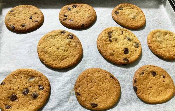 コストコの『チョコチップクッキー』は、形成しなくてもおいしく焼ける生地だった！