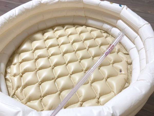 「早く知りたかった」「目からウロコ」　ビニールプールの面倒な『あれ』をすぐ終わらせる裏技