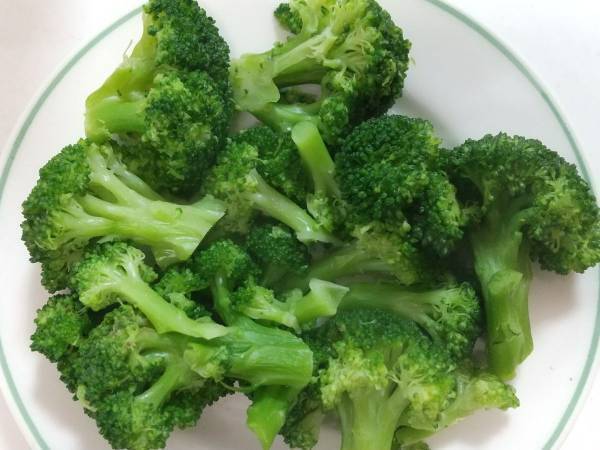 ブロッコリーの正しい洗い方に「知らなかった！」　水道水で『ジャー』では不十分？