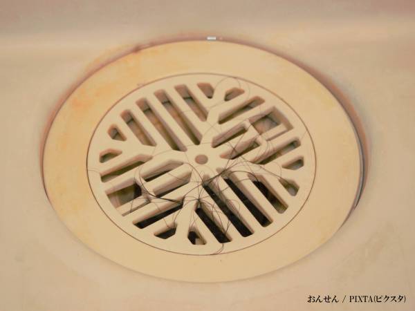 何度も大量発生する風呂の赤カビ　滅するためには『アレ』で取れ！