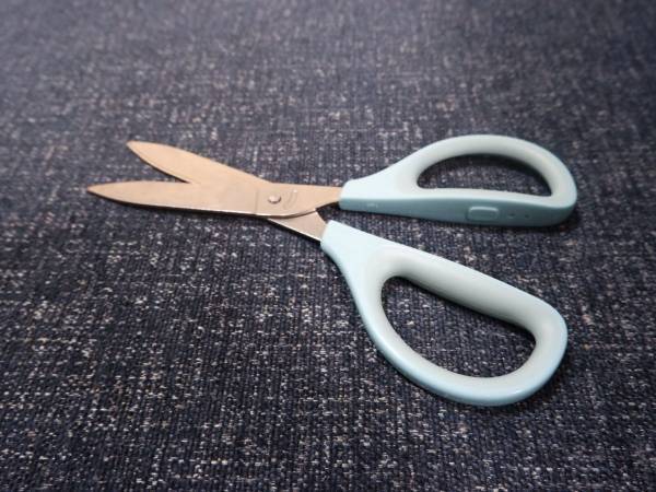 「すごい！」「やってみよ」　ハサミの切れ味を一瞬で復活させる方法