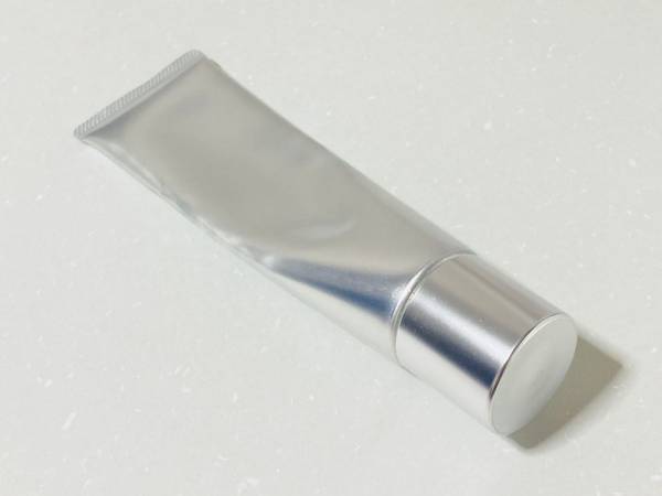 チューブに残ったクリーム、最後まで絞り出すには？　意外な方法に「やってみる」「初めて知った」