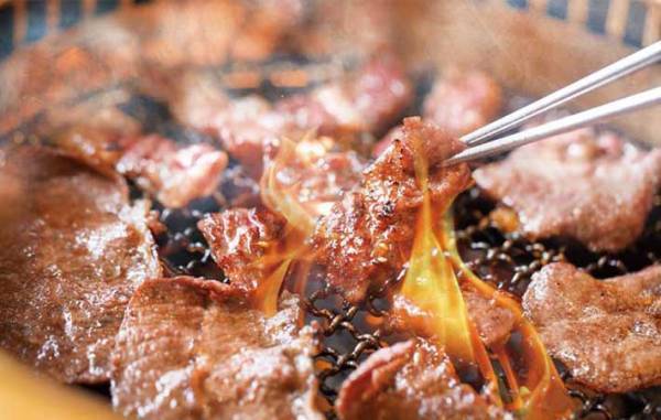 焼肉の網、最適な交換タイミングは？　安楽亭の回答に「助かる！」「気を付けたい」