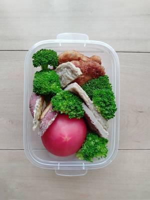 夫から「弁当に彩りが足りない」とクレーム　妻の行動に「ある意味満点」「強すぎるだろ！」