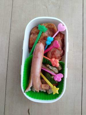 夫から「弁当に彩りが足りない」とクレーム　妻の行動に「ある意味満点」「強すぎるだろ！」