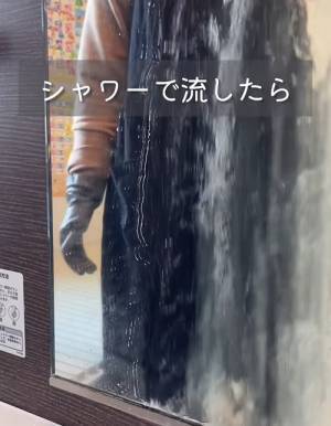 浴室鏡についた水垢の落とすには？　楽天で見つけた掘り出し物に「すごい」「魔法みたい」