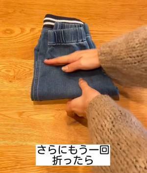 クローゼット内をすっきり見える洋服の畳み方に「超優秀」　立てて収納が正解？