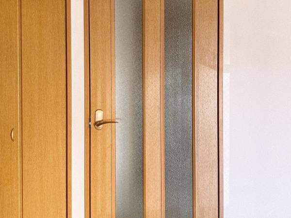 家中使えるダイソー『かもいフック』　汎用性の高さに「これ便利」「その手があったか」