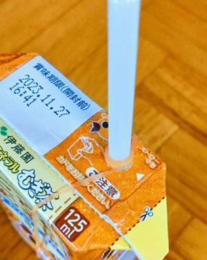 紙パック飲料を子供がこぼす…　中身が吹き出さない裏技に「うちもやる」「安心」