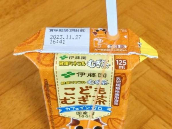 紙パック飲料を子供がこぼす…　中身が吹き出さない裏技に「うちもやる」「安心」