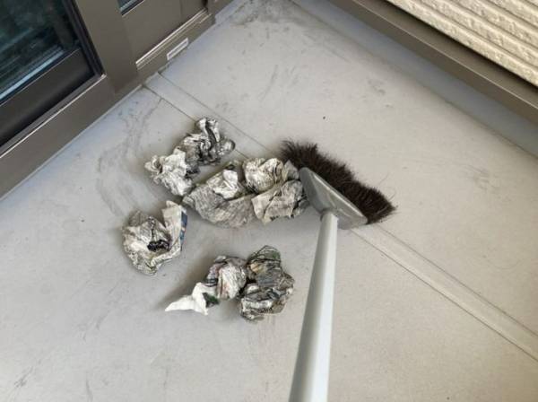 新聞紙の思いもよらぬ活用法　カインズ公式が教えるベランダ掃除のコツとは？