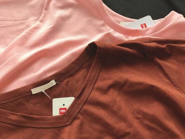 値札に付いているプラ製の輪っか　ハサミを使わず取る方法に「その手があったか！」