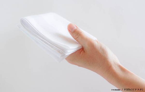 電車で飲み物をこぼした子供「ごめんなさい！」　慌てて拭くものを探していると…？