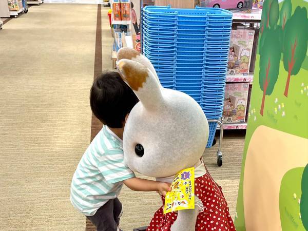 スーパーの展示人形に、２歳息子が告げた一言　「涙が出る」「声が出ちゃった」