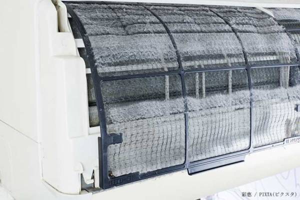 エアコンのフィルター掃除、１年サボるとどうなる？　ダイキンが教える節電術に「が、がんばる…」