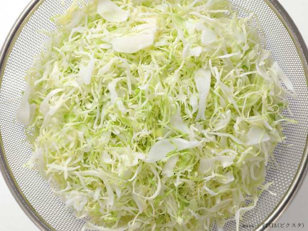 スーパーの千切りキャベツ、まさかの使い方に「思いつかなかった」「天才発見」