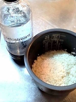 ご飯がふっくら炊ける裏技　水を「アレ」に変えるだけで…？