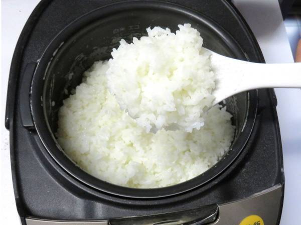 ご飯がふっくら炊ける裏技　水を「アレ」に変えるだけで…？
