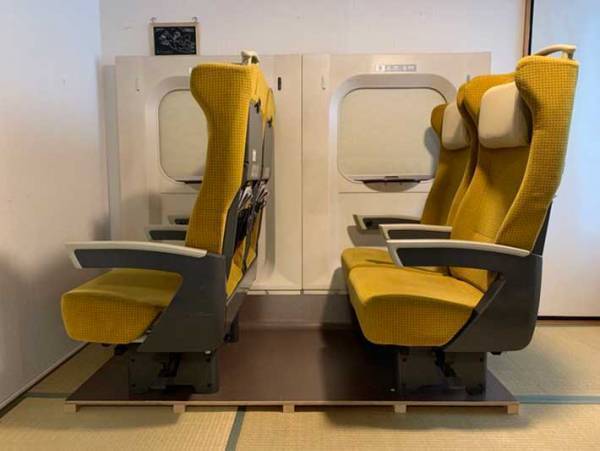 「こんな夫婦は少ないと思う」　新幹線の座席で食事をする写真の真相に「ウソでしょ？」